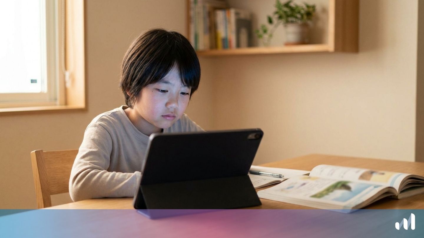 photo d'un enfant utilisant une tablette pendant ses devoirs