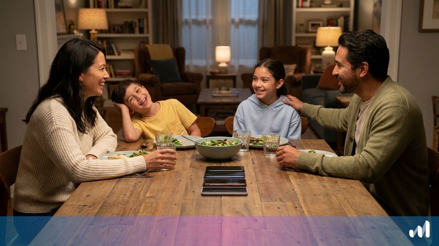 photo d'un repas en famille avec la méthode du phone stacking